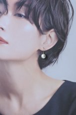 画像10: とても軽いコットンパールの一粒ピアス - ホワイト (10)