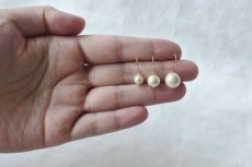 画像7: とても軽いコットンパールの一粒ピアス - キスカ (7)