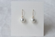 画像5: とても軽いコットンパールの一粒ピアス - ホワイト (5)
