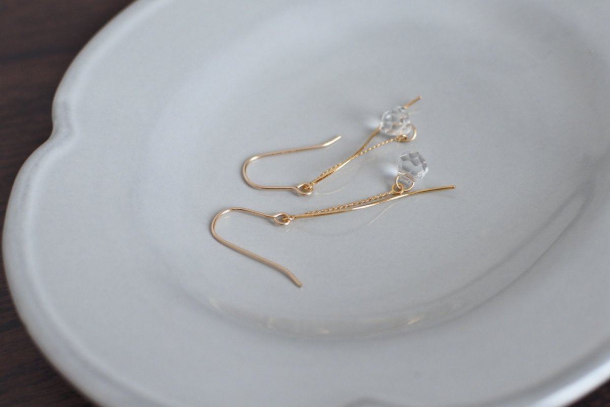 画像5: 揺れるクリスタルピアス - ゴールドカラー (5)