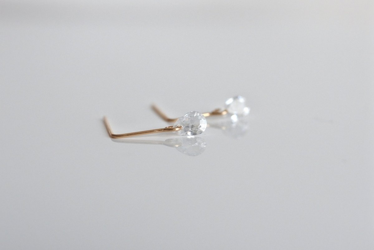 画像1: czしずくの輝く一粒ピアス - クリア (1)