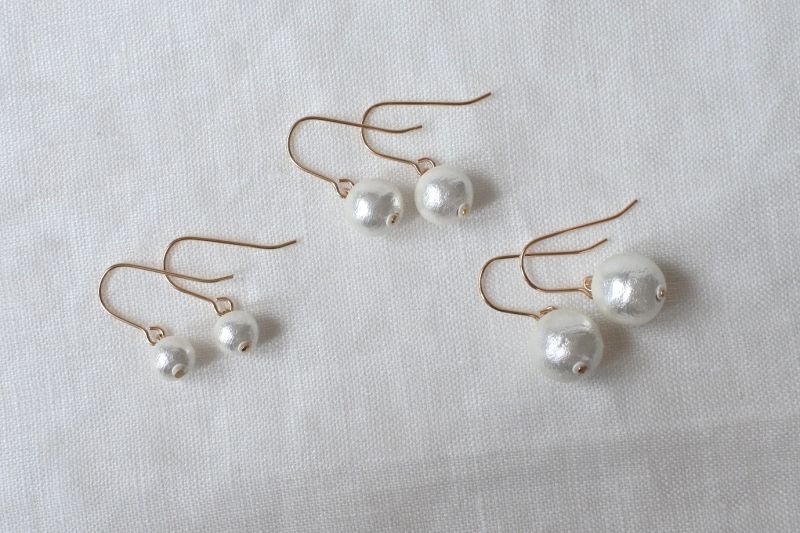 画像3: とても軽いコットンパールの一粒ピアス - ホワイト (3)